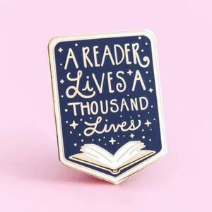 A Reader Lives a Thousand Lives Collectible Enamel Pin NEW! 118A6